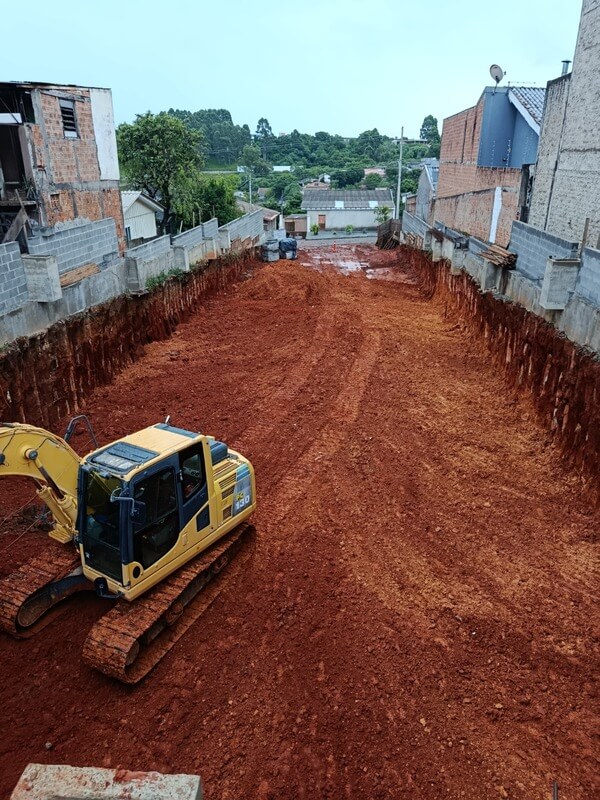 EQUIPEÇAS — Compactação de solo com rolo compactador