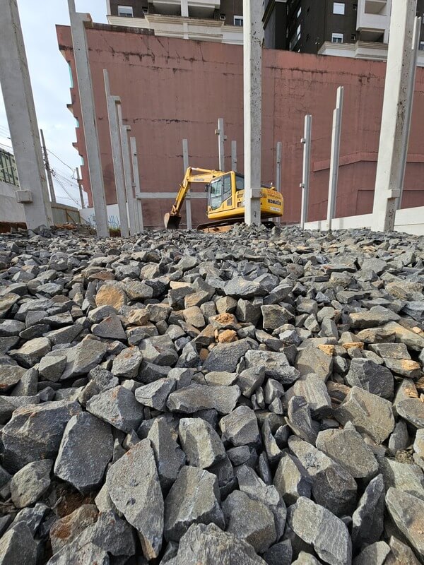 PANVEL — Base de pedra para fundação